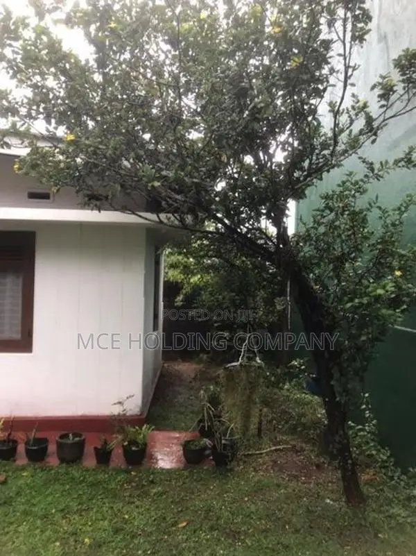 Land with a House for sale in Piliyandala