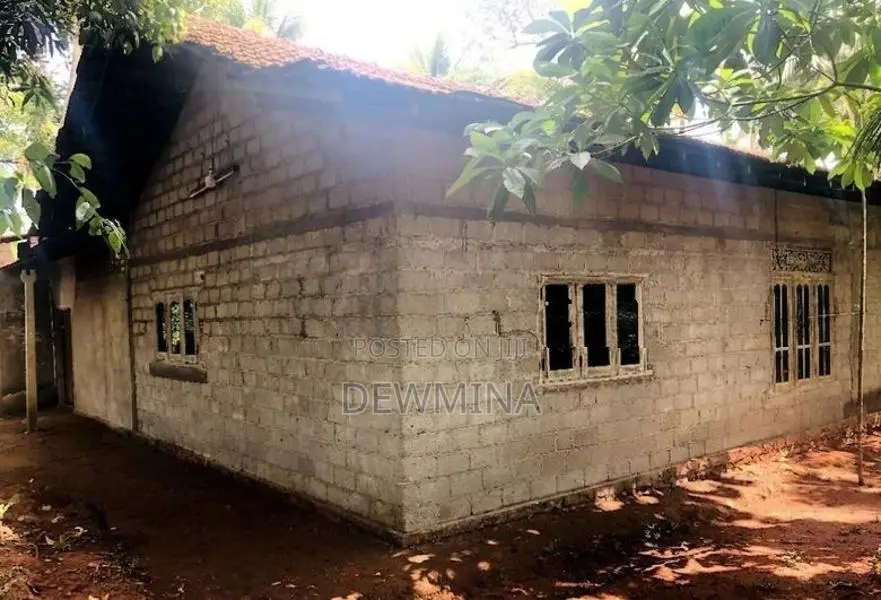 House with 76 Perch Land for Sale - kirimatiyana