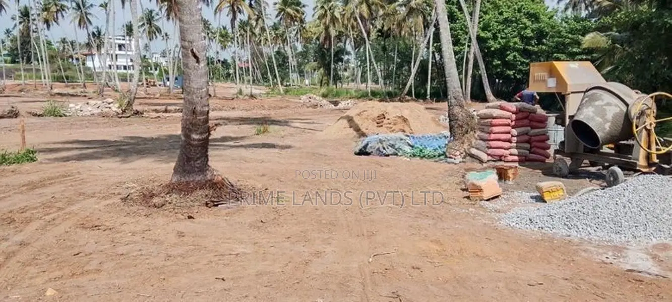 පැල්ලන්දෙනිය හන්දියම බිම් කොටස්