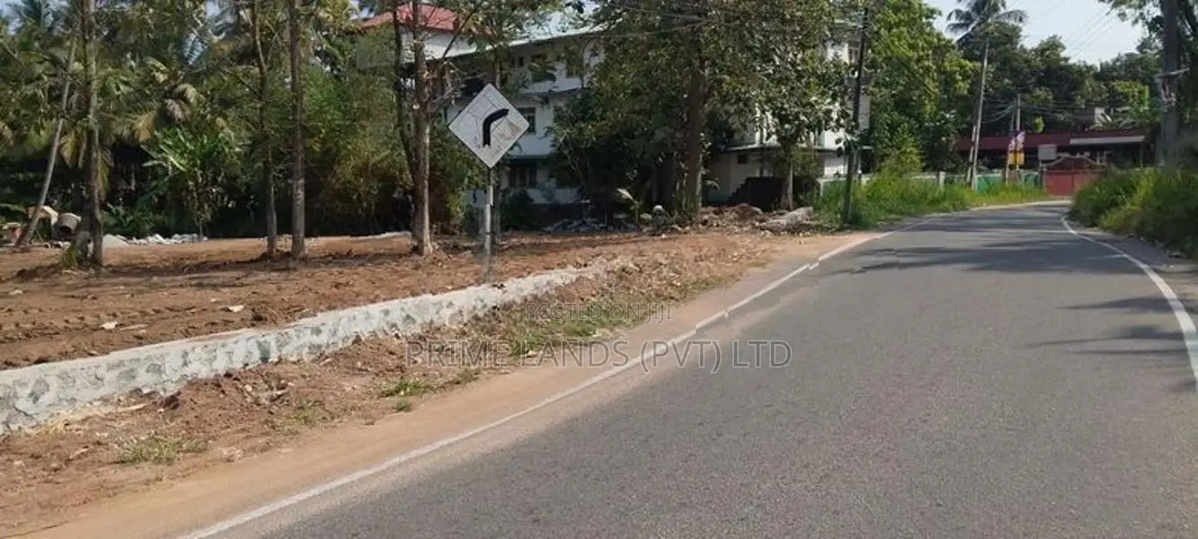 පැල්ලන්දෙනිය හන්දියම බිම් කොටස්