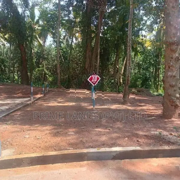 Kadawatha Land for Sale