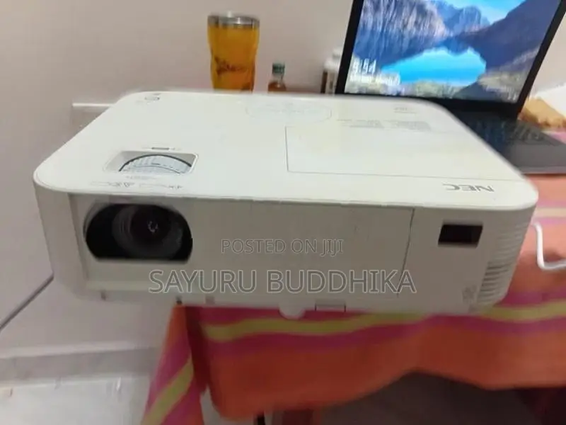 NEC M283X Projector