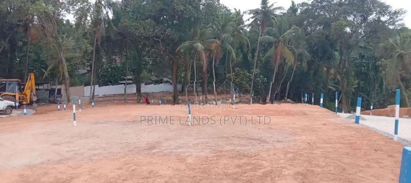 කඩවත ලගින්ම ඉඩමක් විකිණීමට
