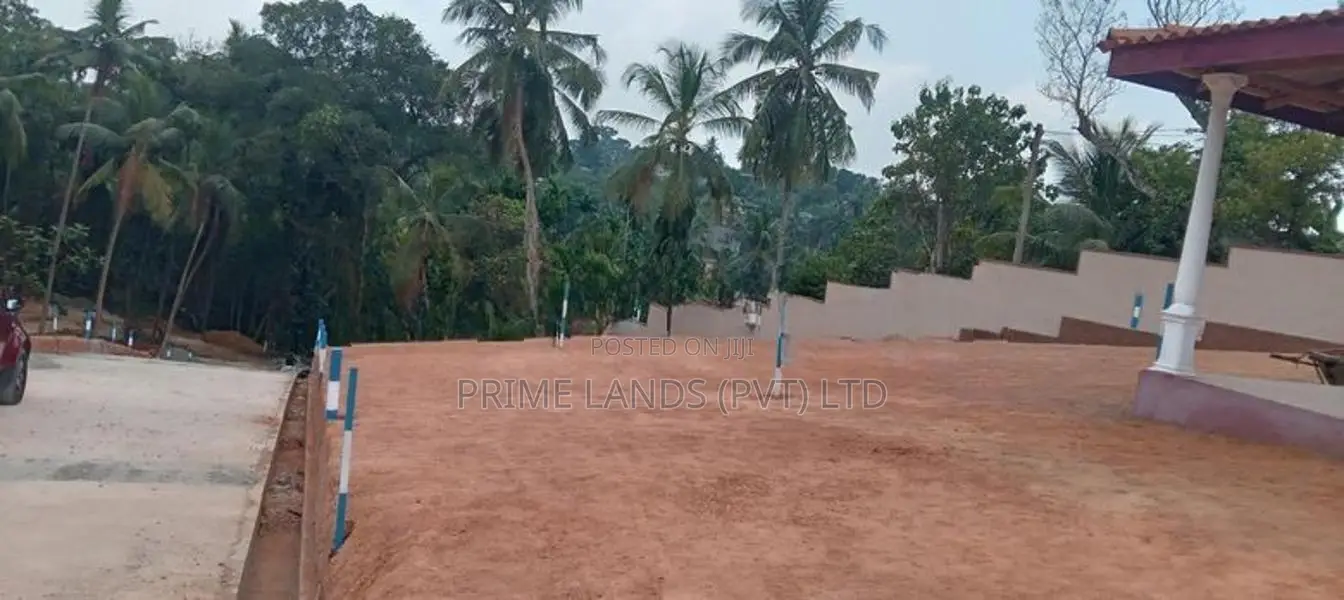 කඩවත ලගින්ම ඉඩමක් විකිණීමට