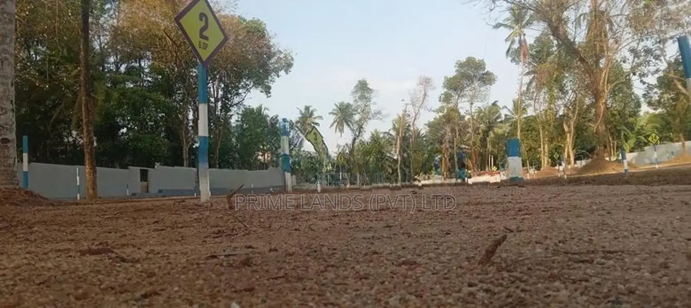 කඩවත ලගින්ම ඉඩමක් විකිණීමට