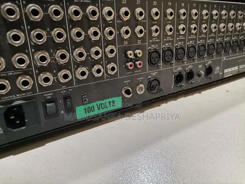 Professional Mackie SR24-4-VLZ PRO 24-Channel Mixer