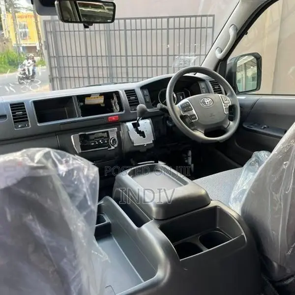 Toyota Hiace GDH 2025