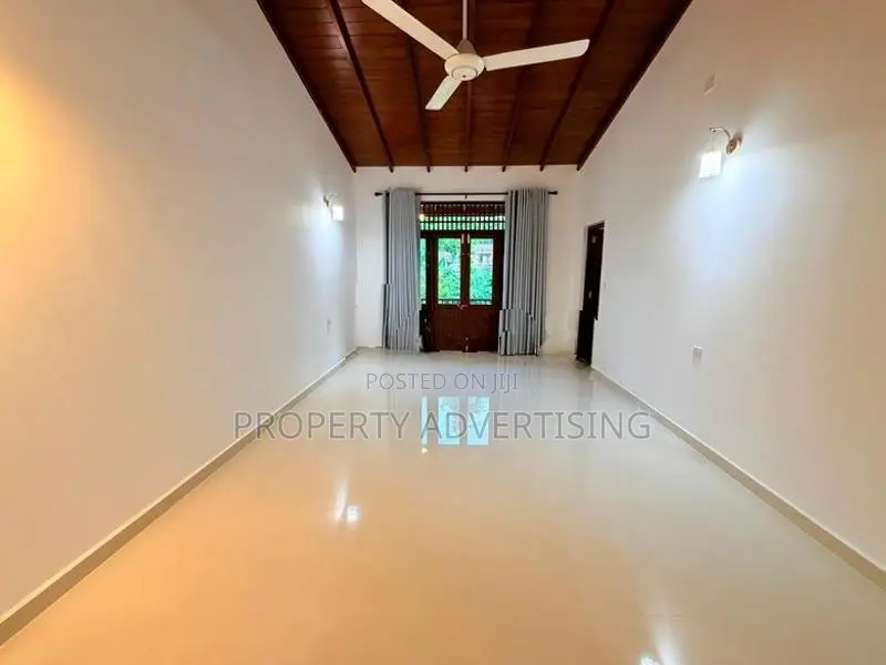 Thalawathugoda 4 BR Brand New Luxurious House for Sale