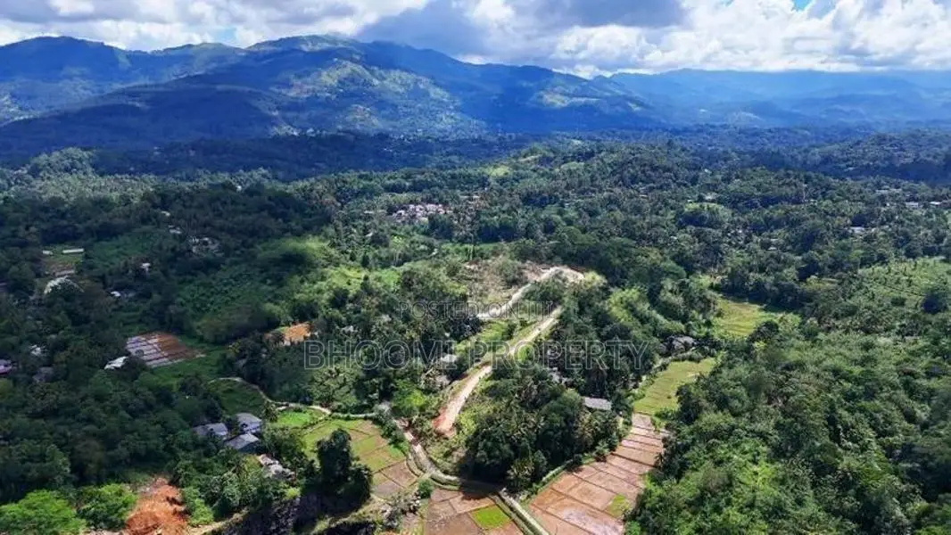 පේරාදෙනිය නගරයට සමීපවම බිම් කොටස් කිහිපයක්