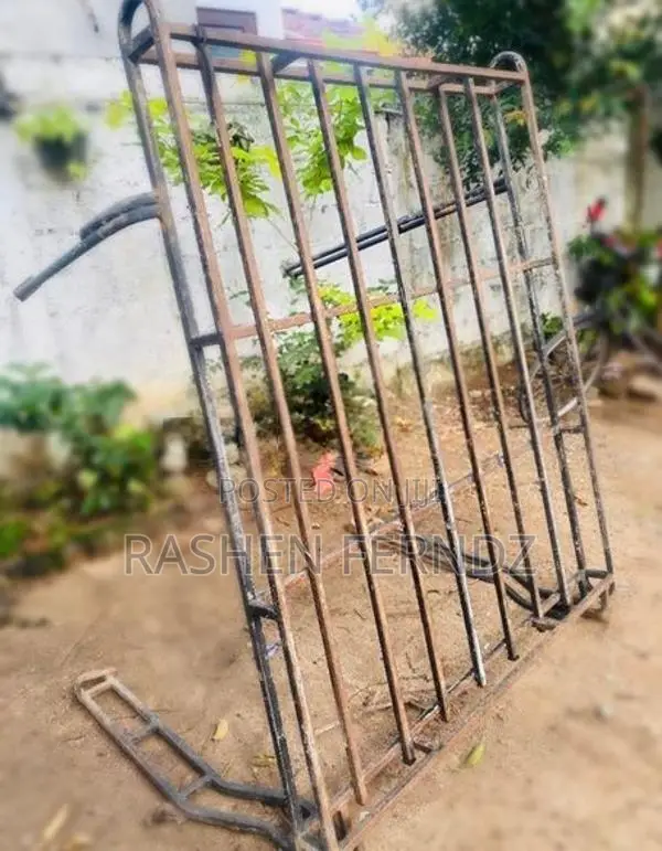 Piaggio Wheel Hood Rack