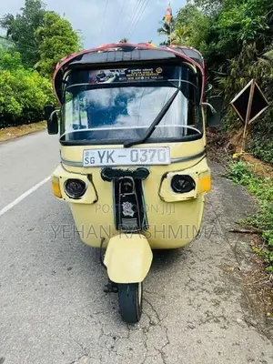 Bajaj RE 2011