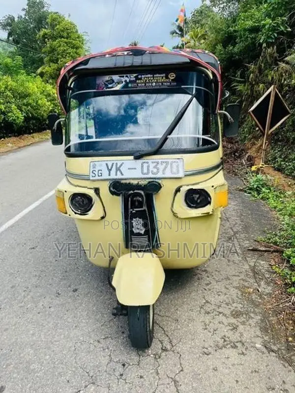 Bajaj RE 2011
