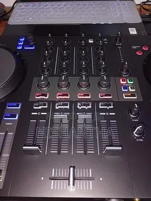 Traktor Kontrol S3 4-Channel DJ Controller