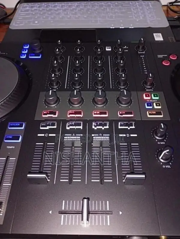 Traktor Kontrol S3 4-Channel DJ Controller