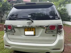 Toyota Fortuner 2015