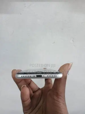 Apple iPhone SE 2 (Used)
