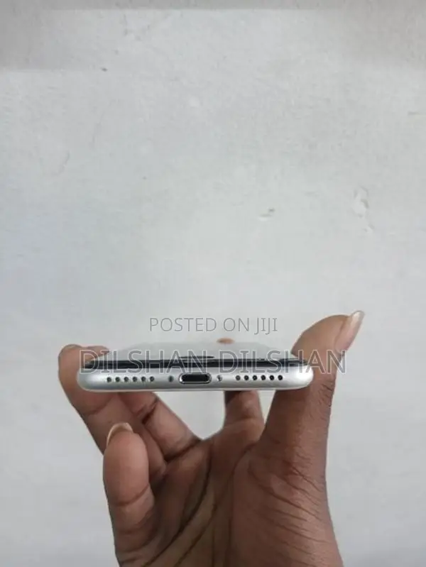 Apple iPhone SE 2 (Used)