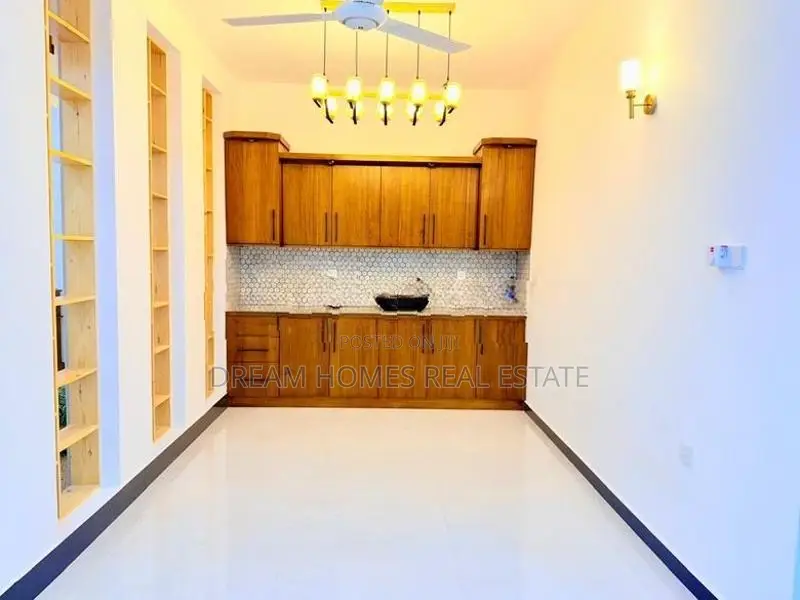 Elegant 4 Bedroom Luxury Home in Battaramulla