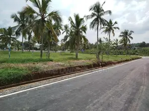 පොල්ගස්ඕවිට හන්දියට ආසන්නව බිම් කොටස් විකිණීමට