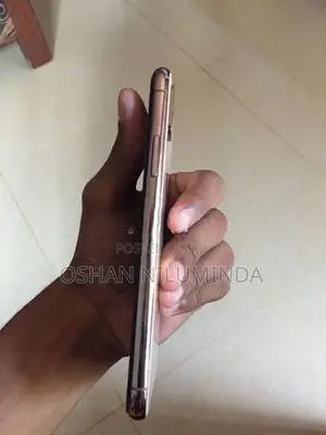 Apple iPhone XS (Used)