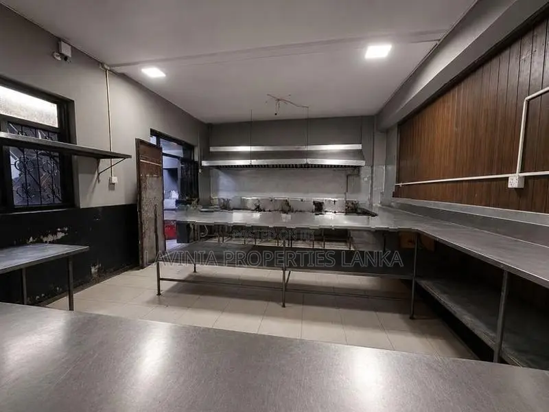 03 Storey Commercial Building for Rent in Battaramulla - THE013C