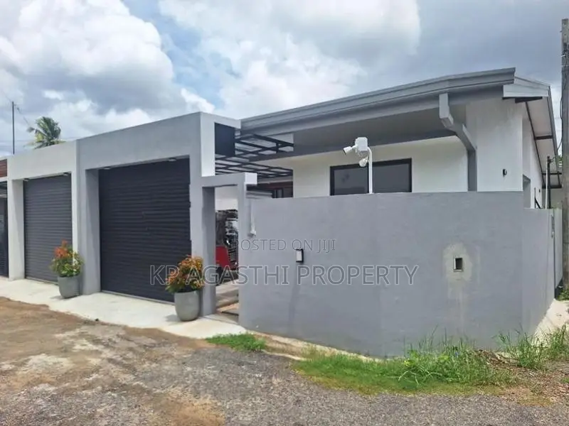 New House for Sale in Athurugiriya