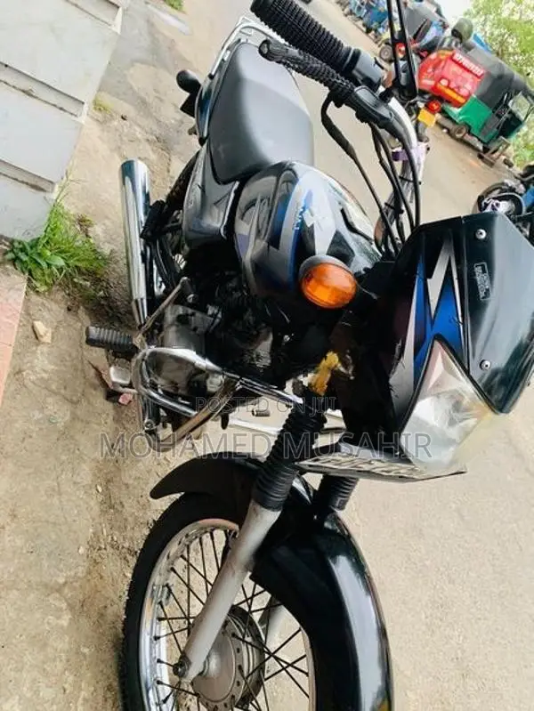Bajaj CT100 2016
