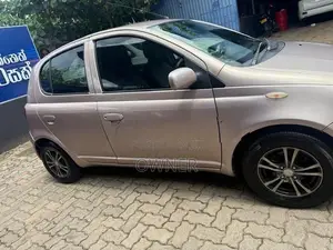 Toyota Vitz 2002