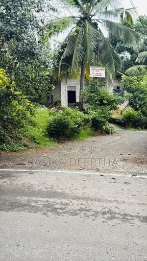 කඩුවෙල 344 බස්පාරට ආසන්නව බාගෙට සාදා නිමකල කාමර 3ක නිවසක් විකිණීමට