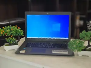 Acer Aspire E5-772-323G Core i3 5005U–5th GEN 4GB RAM 128GB SSD