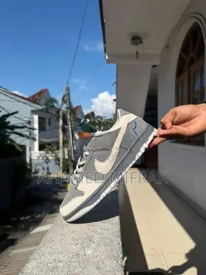Dunk Low Grey Edition Sneakers