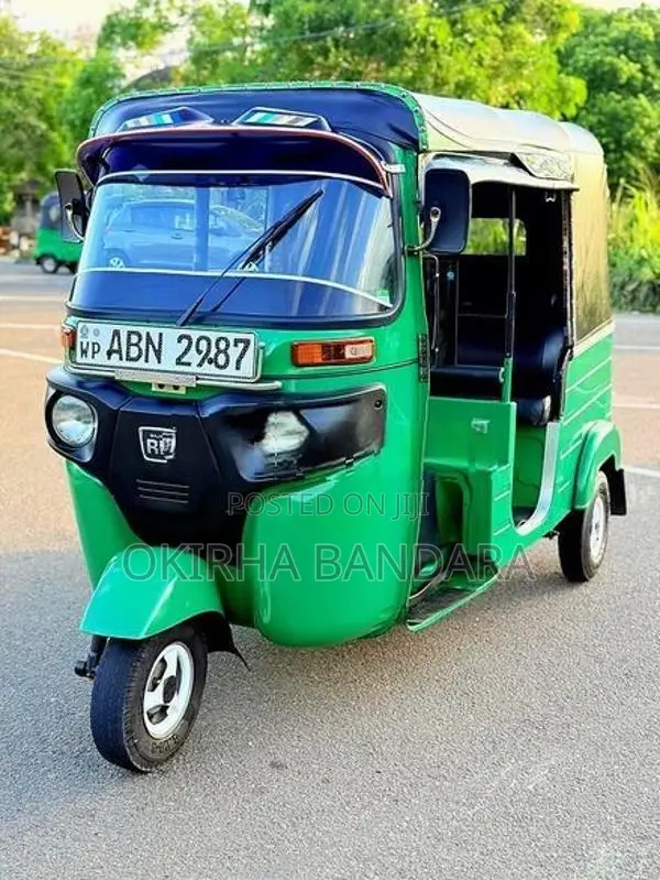 Bajaj RE 2016