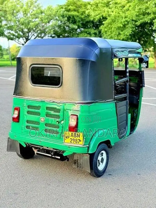 Bajaj RE 2016