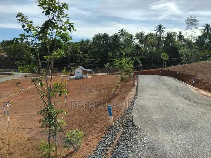 කලුතර නේවාසික බිම් කොටස්