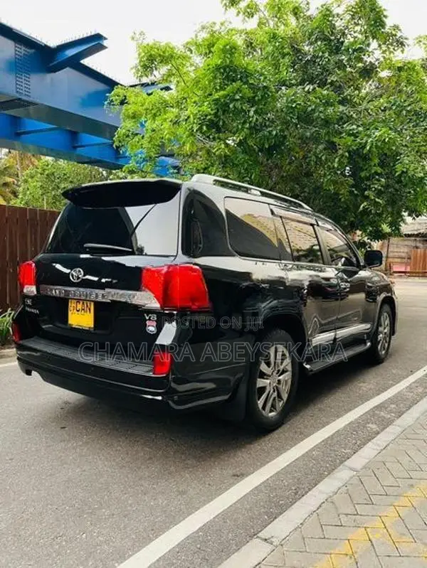 Toyota Land Cruiser Sahara 2015