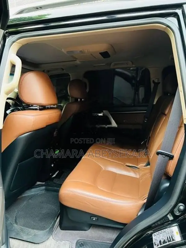 Toyota Land Cruiser Sahara 2015