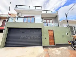 Brand New Super Luxury Three Story House for Sale – Piliyandala