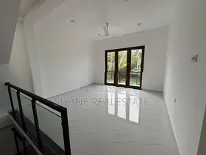 Brand New Super Luxury Three Story House for Sale – Piliyandala