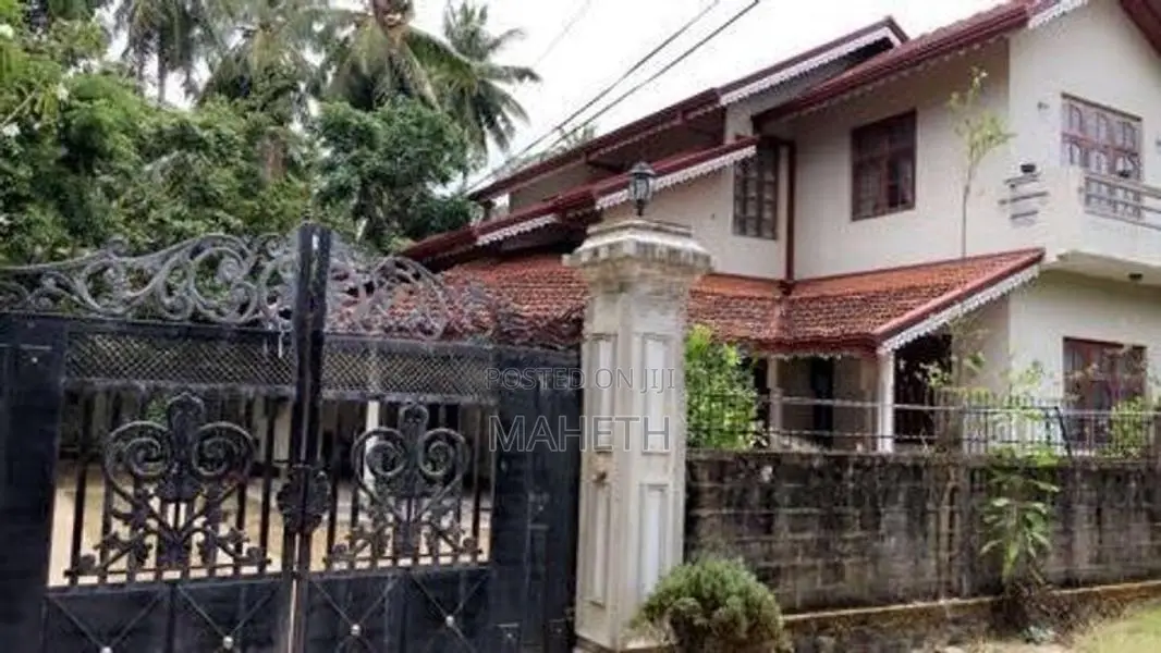 Spacious 4-Bedroom House for Rent Near Negombo Town (y Junction)
