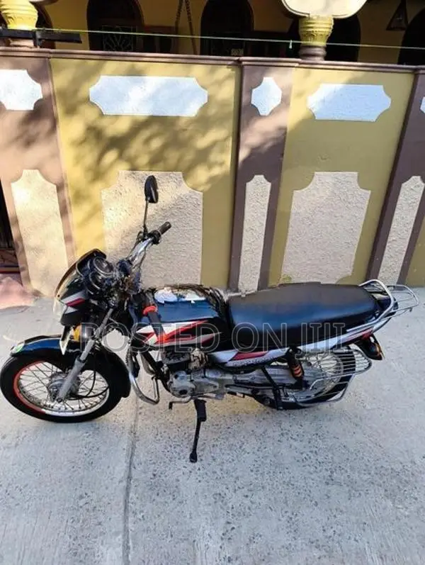 Bajaj CT100 2017
