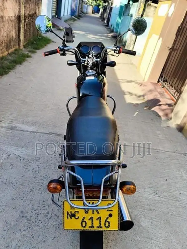 Bajaj CT100 2017