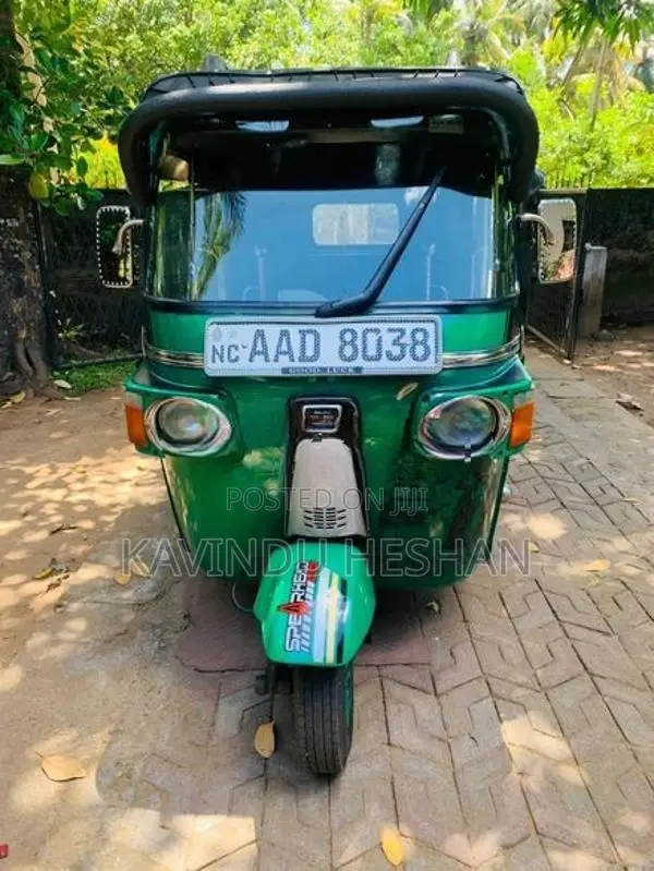 Bajaj RE 205 2012