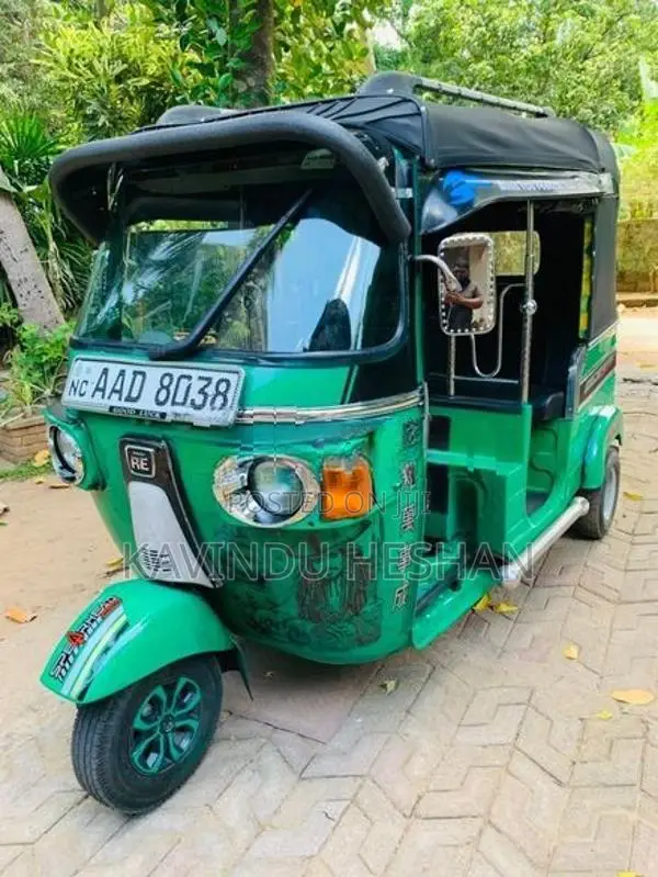 Bajaj RE 205 2012