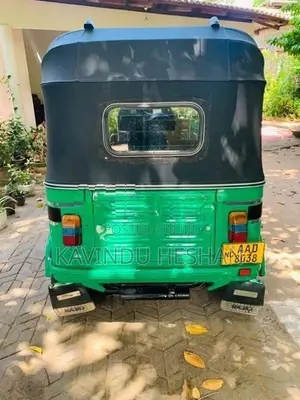 Bajaj RE 205 2012