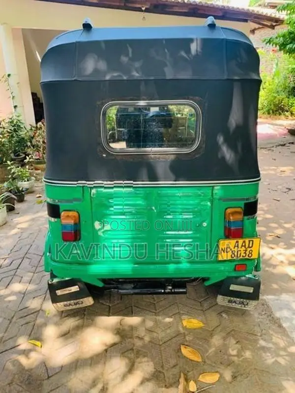 Bajaj RE 205 2012
