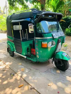 Bajaj RE 205 2012
