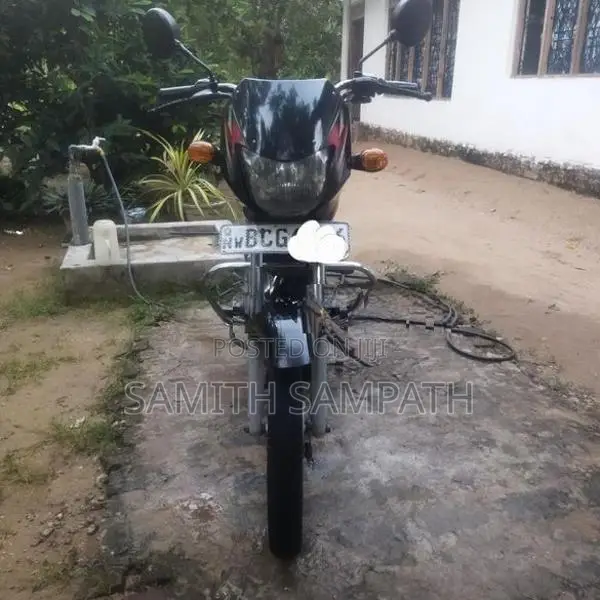 Bajaj CT100 2015