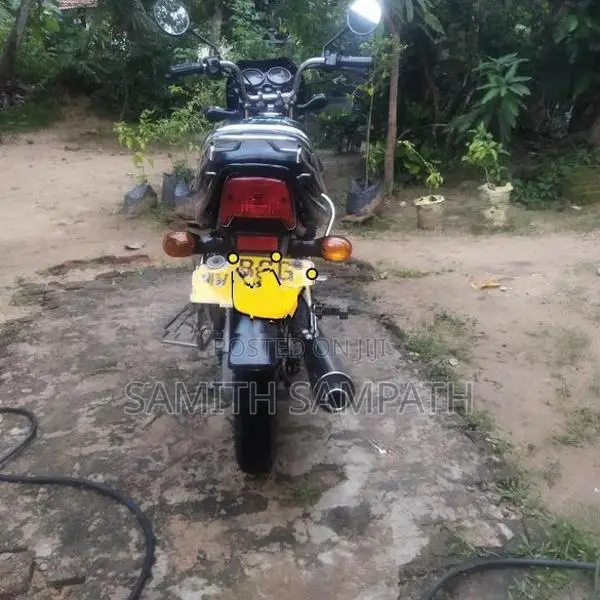 Bajaj CT100 2015