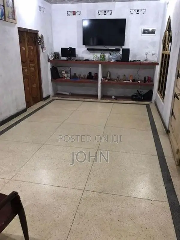 யாழ்ப்பாணம் ஓட்டுமடம் சந்திக்கு அருகில் வீடு விற்பனைக்கு