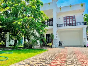 Katunayaka Near Bus Road Superior Luxury Box Modern House For Sale